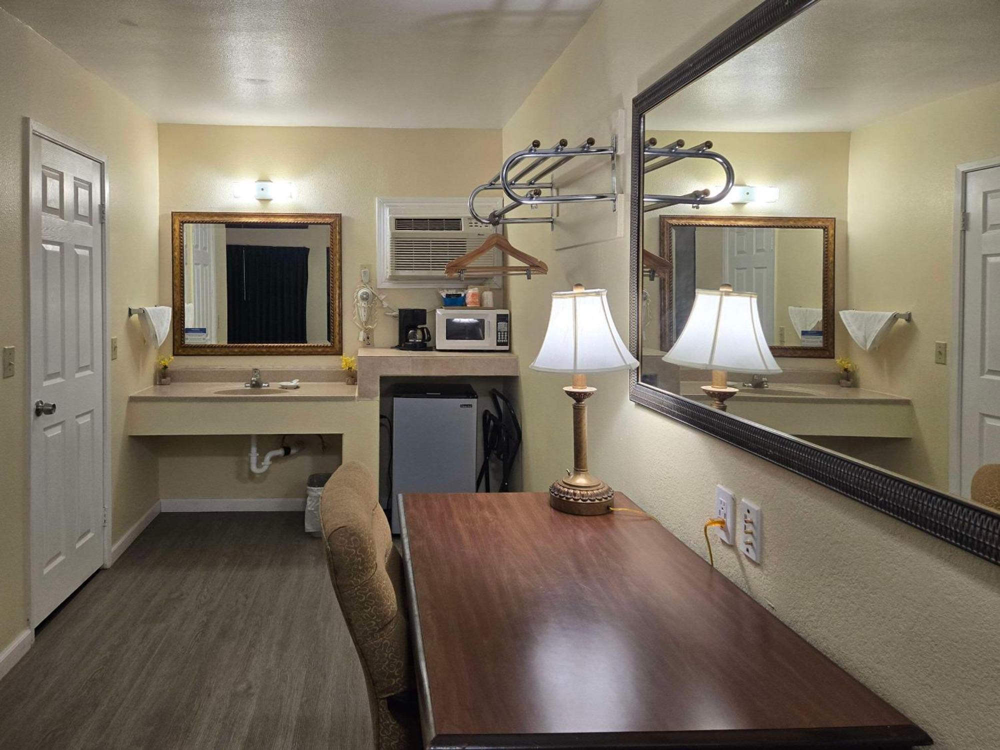 Rodeway Inn & Suites Blythe I-10 Exterior foto