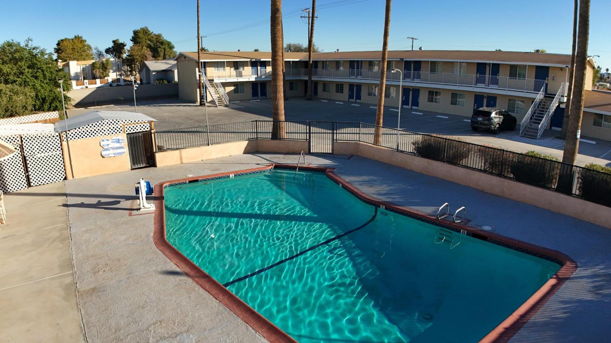 Rodeway Inn & Suites Blythe I-10 Exterior foto