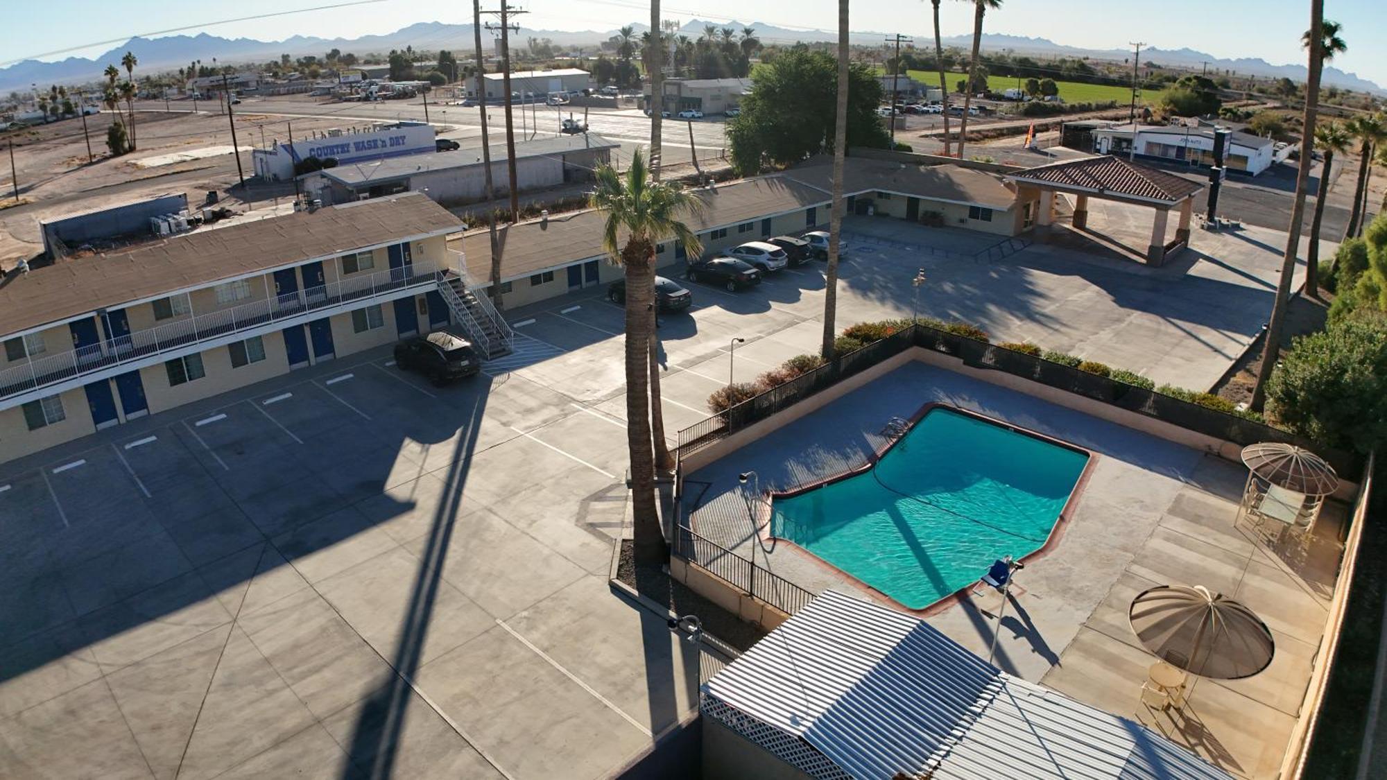 Rodeway Inn & Suites Blythe I-10 Exterior foto